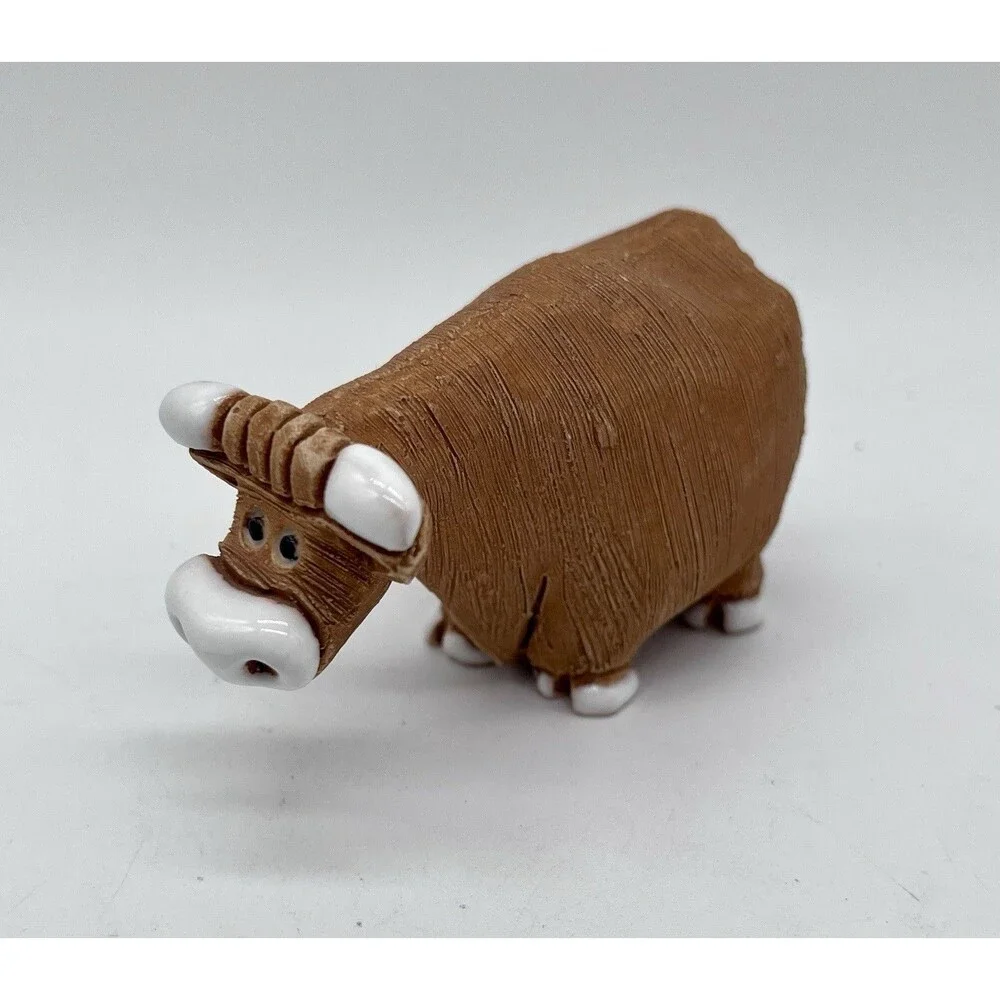 aR Artesania Rinconada Vintage #35 Highland Cow Figurine
